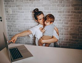 <strong> Career and Breastfeeding Do Not get Along – Myth Busted</strong>